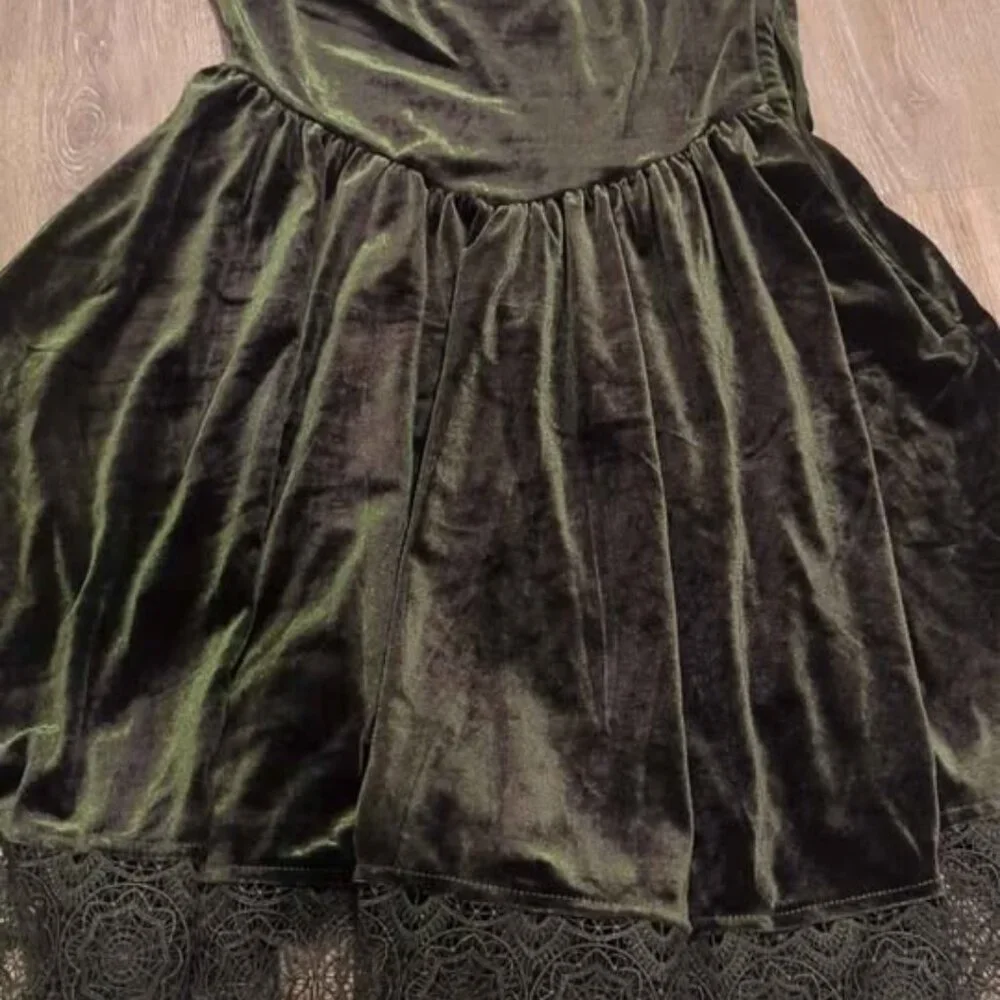 Disturbia or web lace hem velour mini dress dark green size 4 new - Picture 3 of 5